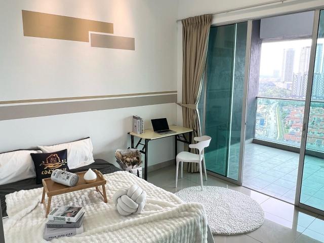 ⭐⭐⭐⭐⭐【走路 3mins 到 LRT Awan Besar】 Kiara Residence 2 阳台房出租 （包水电网和定期打扫）