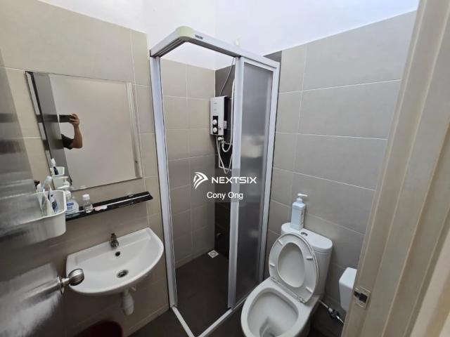 走路到AEON Bukit Indah，这点真的方便‼️ Sky Loft 833sqft【1+1房2厕】Medium low floor 全家私入住 1车位 Facing south Gated & Guarded 就在成熟华人区，步行可到 AEON Mall️ 平时吃东西、买东西很方便，也可以在AEON搭CW巴士去 Tuas RM490K