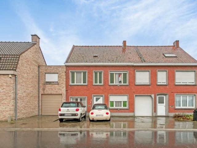 Zwaar te renoveren gezinswoning op een perceel van 473 m².