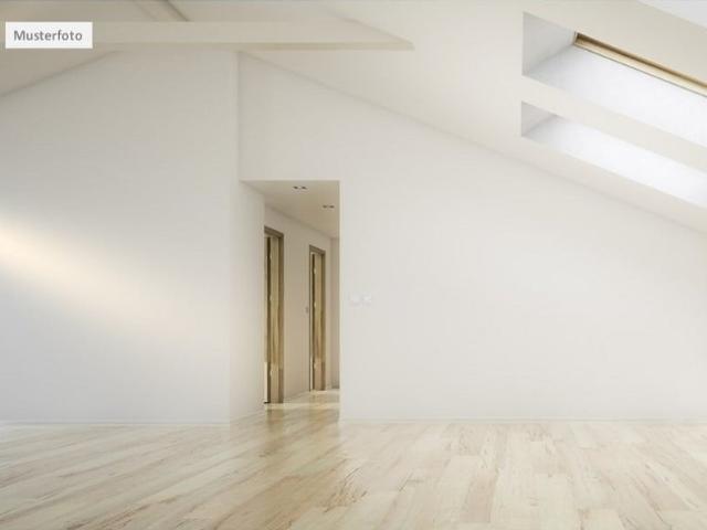Zwangsversteigerung Etagenwohnung in 04758 Oschatz, Wilhelm Pieck Str