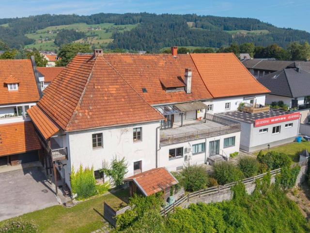 Zwei besondere Wohnungen in historischem Gebäude 178 m² und 49 m² im Zentrum von Scharnstein mit schönem Ausblick und Garage!