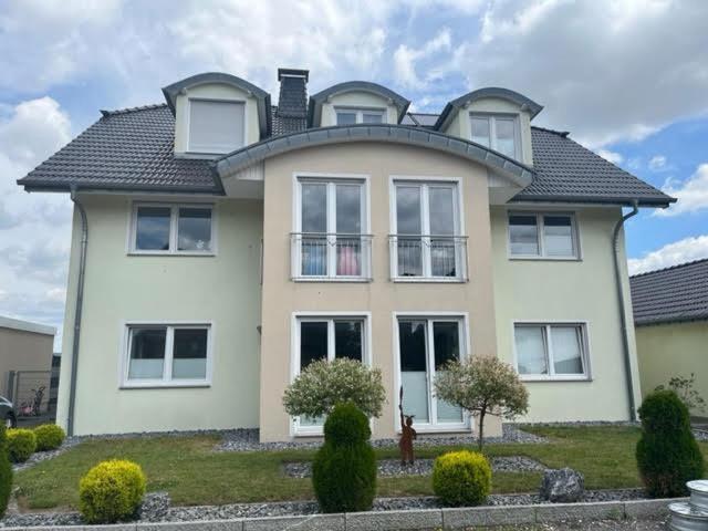 Zwei Drei Familienhaus mit Traumaussicht