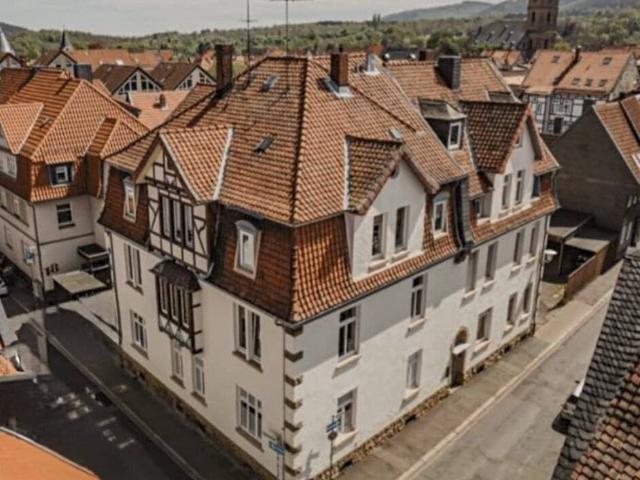 Zwei exklusive Mehrfamilienhäuser im Herzen der Goslarer Altstadt vollvermietet