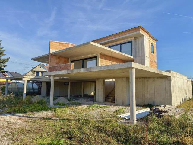 Zwei Einheiten, eine Vision moderne Architektur in Rohform