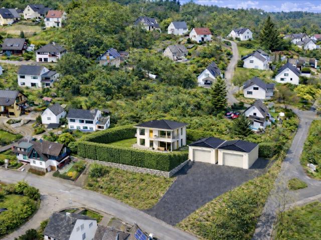 Zwei Familien, ein Traum – großzügiges Baugrundstück im Grünen projektiert, noch nicht gebaut