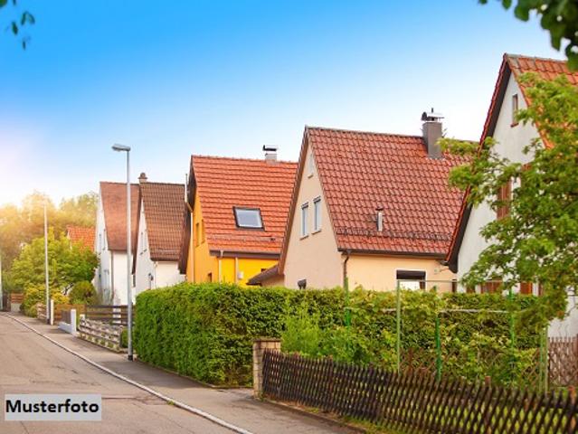 Zwei freistehende Einfamilienhäuser mit Garagen ehemalige Mühlenbebauung