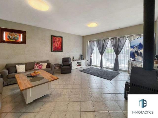 Zwei Häuser. Unzählige Möglichkeiten. Wohnen, Arbeiten & Investieren unter einem Dach