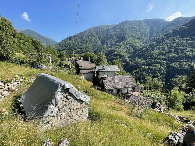 Zwei Rustico zum Ausbauen mit Grundstück an sehr sonniger Lage / two finca houses to be renovation with land in very sunny location