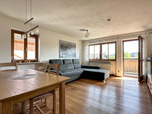 Zwei Wohnungen ein Zuhause: Großzügige 5 Zimmer ETW mit zwei Wohneinheiten