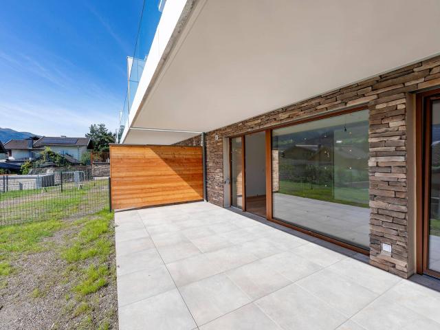 Attraktive 2 Zimmer Gartenwohnung mit Steinfassade in sonniger Südlage