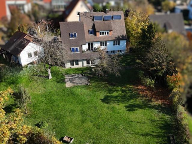 ZWEIFAMILIENWOHNHAUS MIT GROSSZÜGIGEM GARTEN IN DER KREUZÄCKERSIEDLUNG