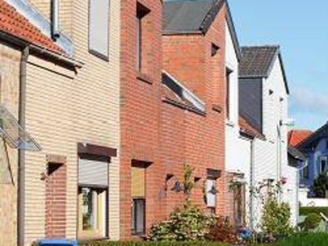 Zweifamilien Doppelhaushälfte mit Balkon, Terrasse und Garage