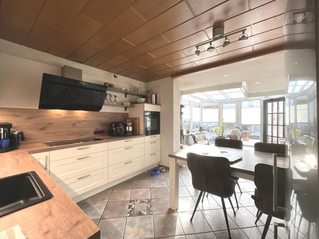 Zweifamilienhaus mit 160 m² Wohnfläche, Kamin und Garten Ruhige Lage in Oberorke nahe dem Edersee!