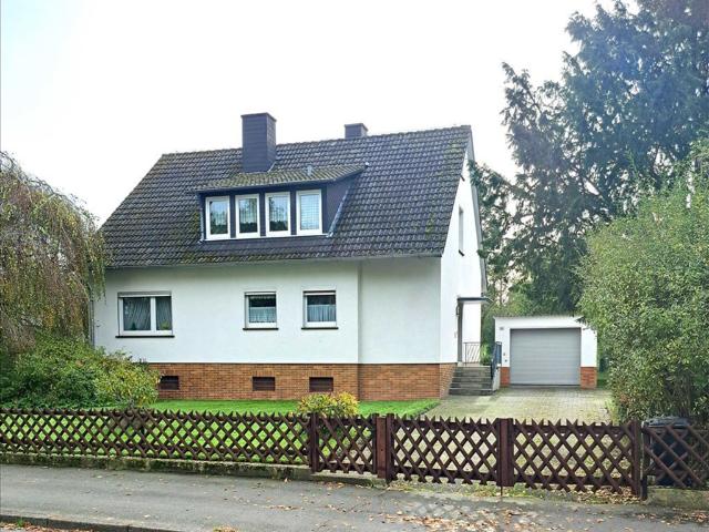 Zweifamilienhaus mit 1.828 qm großem Grundstück in KS Oberzwehren