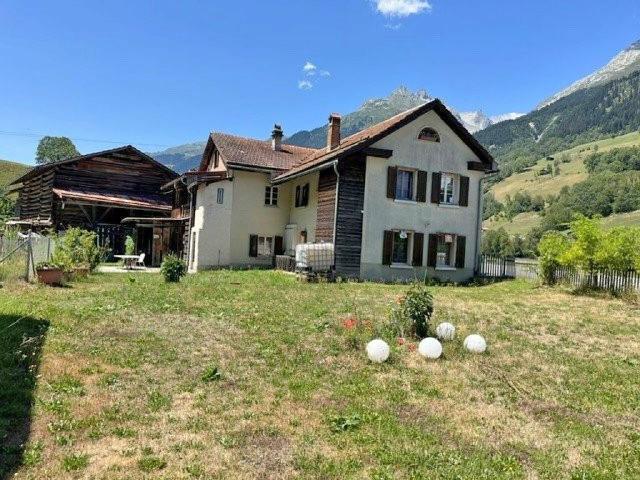 Zweifamilienhaus mit 2½ Zimmer Wohnung und 3½ Zimmer Wohnung