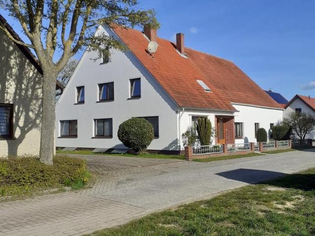 Zweifamilienhaus mit Werkstatt, evtl. Baugrundstück großer Garten