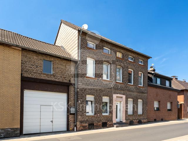 Zweifamilienhaus mit Anbau