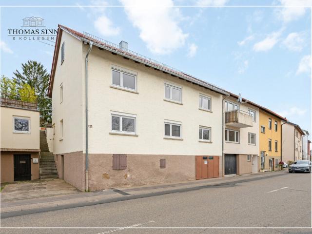 ZWEIFAMILIENHAUS MIT ANGEBAUTEM REIHENHAUS UND GROßEM GARTEN IN ZENTRALER LAGE FÜR IHRE GROßFAMILIE
