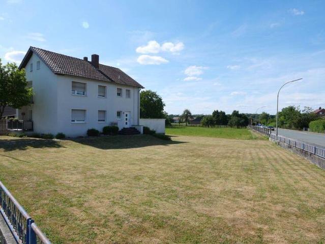 Zweifamilienhaus mit Ausbaupotential und großem Grundstück