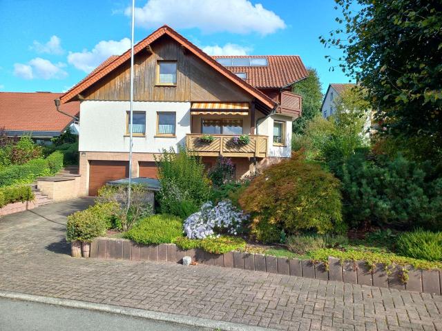 Zweifamilienhaus mit Doppelgarage in idyllischer Lage in Diemelstadt Wrexen
