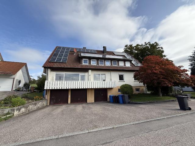 ZWEIFAMILIENHAUS MIT DREI GARAGEN BEI WÜSTENROT