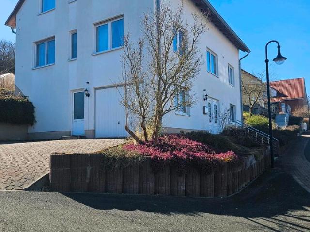 Zweifamilienhaus mit Einliegerwohnung Super Lage