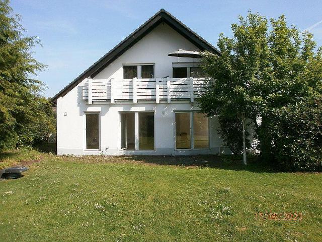 Zweifamilienhaus mit Einlieger Apartment ! Hauptwohnung frei !