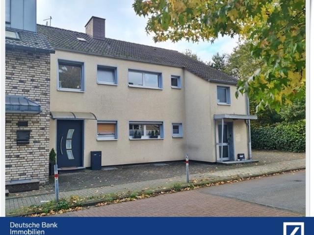 Zweifamilienhaus mit Garage u. idyllischem Garten in ruhiger Lage von Oberhausen Klosterhardt