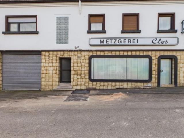 Zweifamilienhaus in Neunkirchen mit großer Gewerbeeinheit – 234 m² Wohnfläche und 718 m² Grundstück!