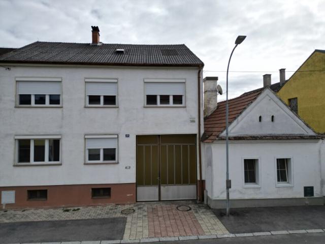 Zweifamilienhaus,mit großem Nebengebäude, nähe Oberpullendorf zu kaufen!