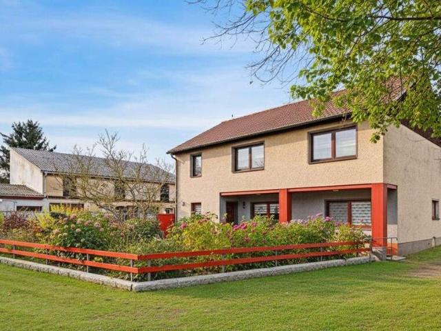 Zweifamilienhaus mit großem Garten