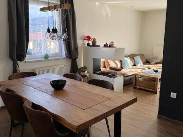 Zweifamilienhaus mit großem Garten!