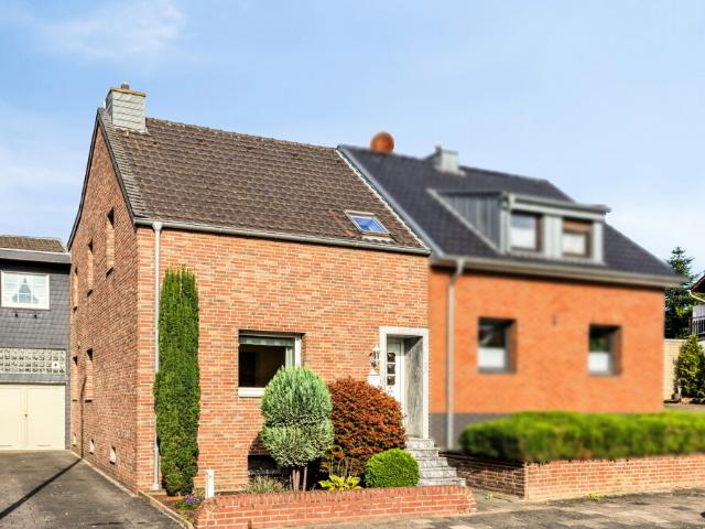 Zweifamilienhaus mit großem Garten