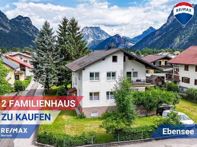 Zweifamilienhaus mit großem Garten, KFZ Stellplätzen, Carport und Garage