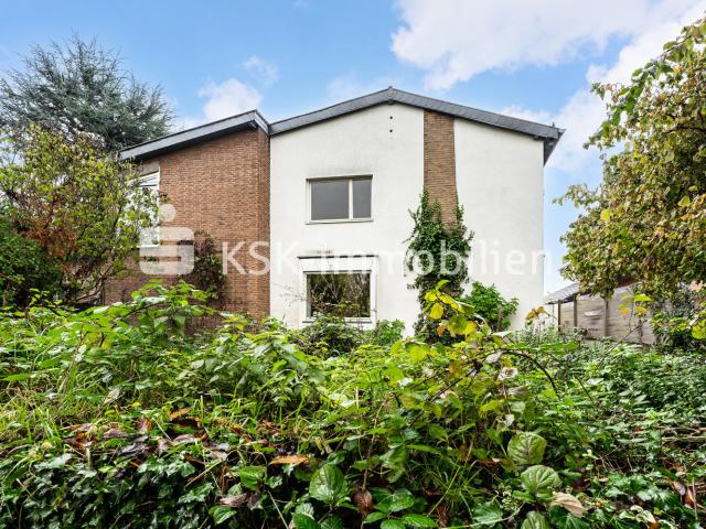 Zweifamilienhaus mit großem Grundstück, Wintergarten und Kamin Sitzecke
