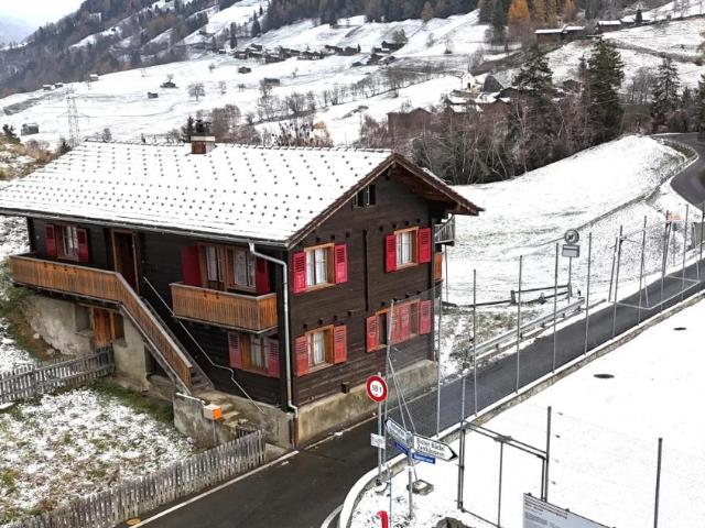 Zweifamilienhaus mit Renovationsbedarf in Grengiols