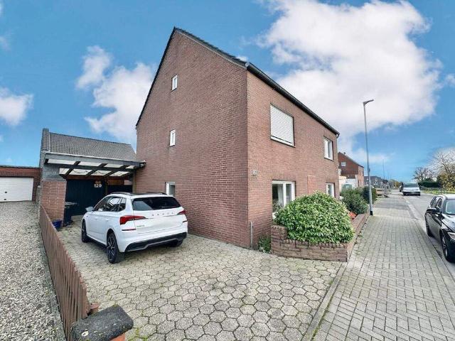 Zweifamilienhaus auf einem großen Grundstück in gefragter Wohnlage