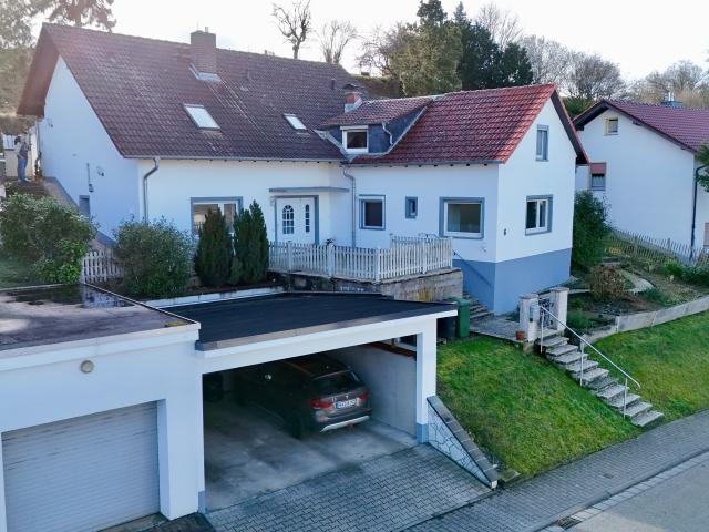 ?/Zweifamilienhaus / Feldrandlage/renoviert/Neue Elektrik/Doppelgarage