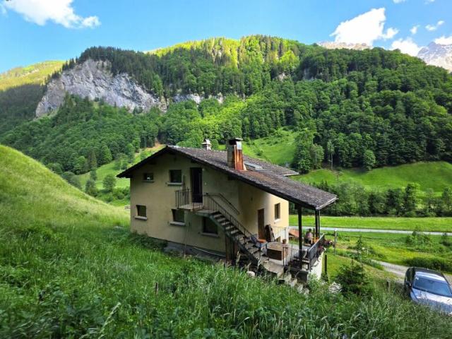 Zweifamilienhaus im Ferien und Ski Gebiet
