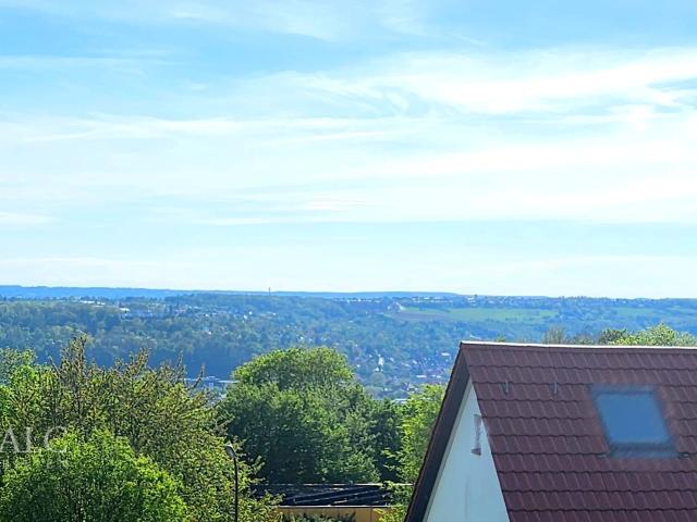 Zweifamilienhaus in Aussichtslage