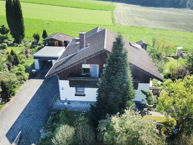 Zweifamilienhaus in ruhiger Ortsrandlage