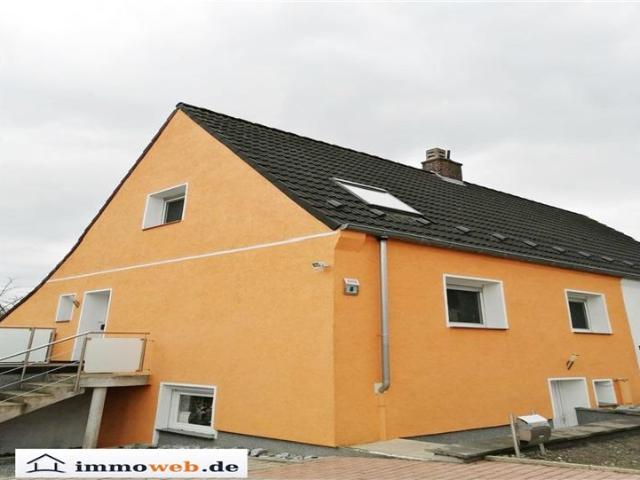 Zweifamilienhaus in ruhiger Lage mit Kamin, Fußbodenheizung & Garten