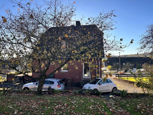 Zweifamilienhaus in Söhrewald Wattenbach: Großzügiges Grundstück mit 2.900 m² und viel Raum für Ihre Visionen renovierungsbedürftig!