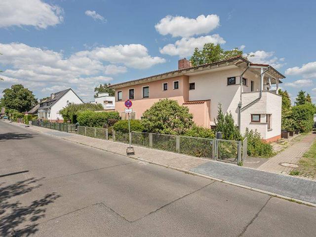 Zweifamilienhaus zwischen Alt Buckow und den Gropius Passagen!