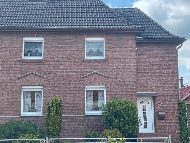 Zweistöckige Doppelhaushälfte in Hervest Dorsten