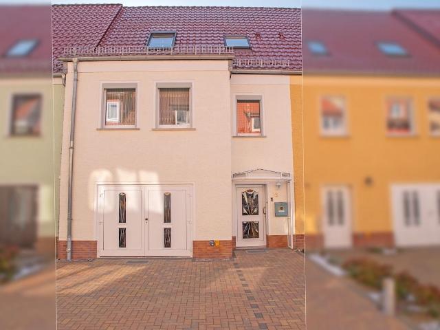 Zwischen Innenstadt und See gepflegtes Stadthaus mit kleinem Garten und großer Terrasse