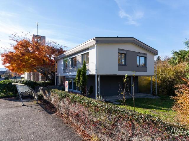 Zwischen See und Stadt stilvolles Einfamilienhaus an ruhiger Wohnlage in Ebikon