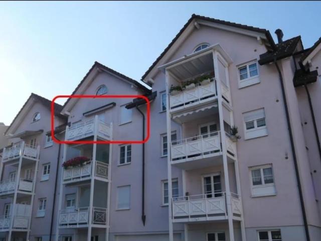 Zu verkaufen 4.5 Zimmer Wohnung mit Balkon & Aussenparkplatz