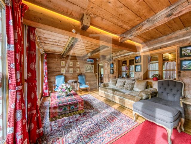 ZU VERKAUFEN 5,5 ZIMMIGES APARTMENT IN EINEM ECHTEN CHALET