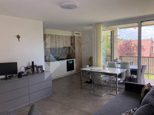 ZU VERKAUFEN Charmante 2.5 Zimmerwohnung mit Garten und Terrasse
